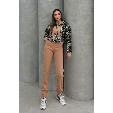 Compleu vatuit By Muse, cu bluza animal print si pantaloni cu snur, Crem